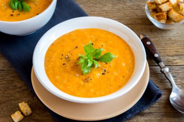 Sebze kremalı çorba.