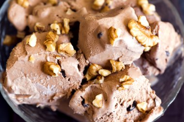 çikolatalı dondurma.