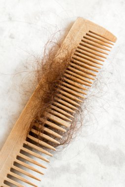 Ahşap tarak saç