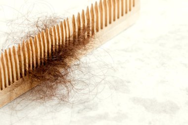 Ahşap tarak saç