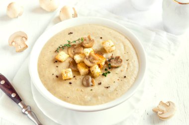 croutons mantar çorbası