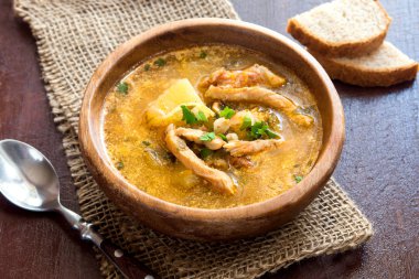 geleneksel et çorbası