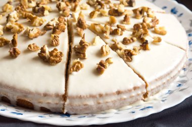 Ev yapımı ceviz kek