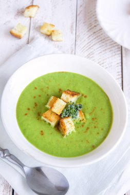 Brokoli kremalı çorba.