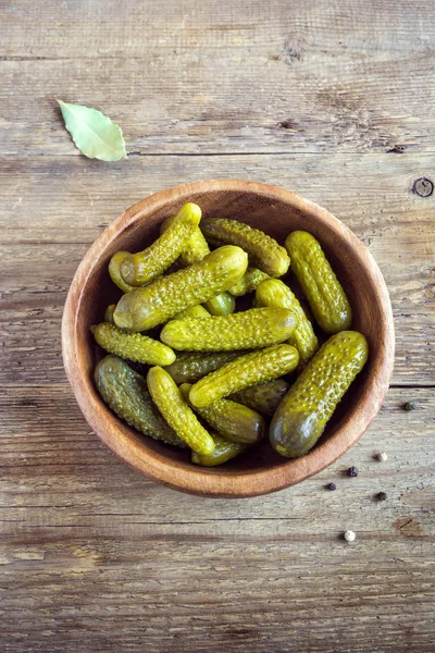 Pickles Bowl Pickled Gherkins Cucumbers Rustic Wooden Background Copy Space — Stock Photo, Image