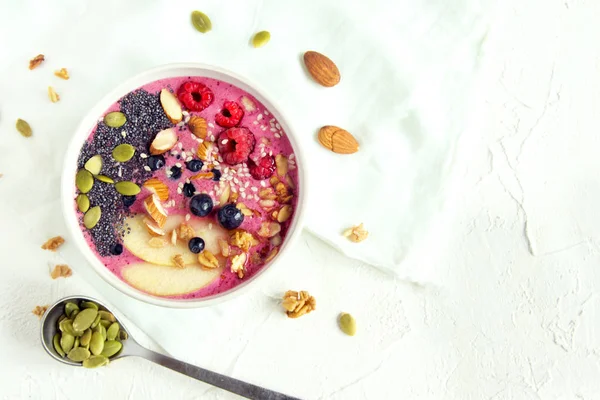 Mangkuk Smoothie Dengan Buah Beri Segar Kacang Kacangan Biji Bijian — Stok Foto