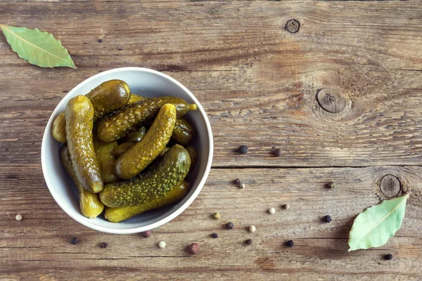 Pickles Bowl Pickled Gherkins Cucumbers Rustic Wooden Background Copy Space — Stock Photo, Image