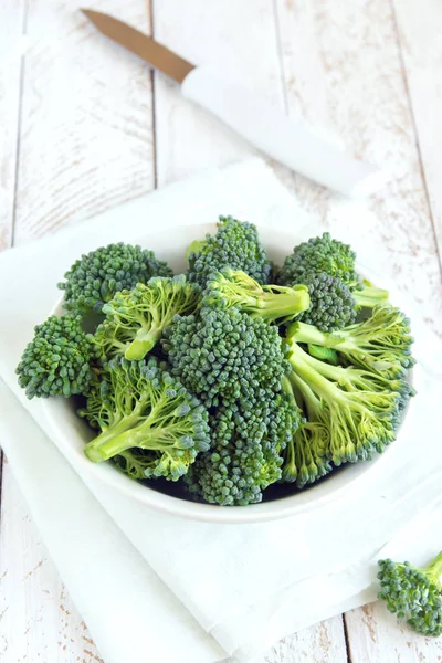 Gezonde Groene Biologische Rauwe Broccoli Houten Tafel Close — Stockfoto