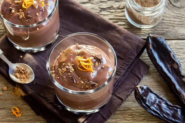 Cioccolato Vegano Crudo Avocado Banana Pudding Con Scorza Arancia Dolce — Foto Stock