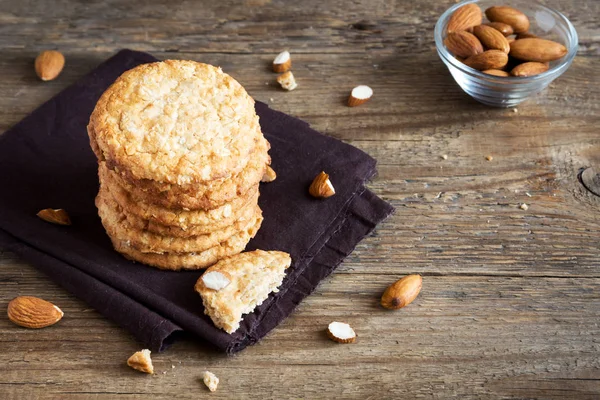 Biscotti Mandorle Fatti Casa Sul Tavolo Legno Sana Pasta Vegetariana — Foto Stock