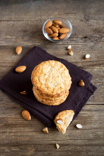 Kue Almond Buatan Sendiri Atas Meja Kayu Pastri Vegetarian Buatan — Stok Foto