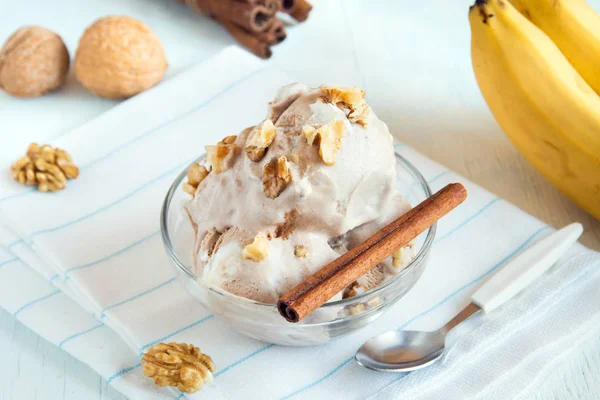 Healthy Raw Vegan Banana Cinnamon Ice Cream Icecream Walnut Topping — Stock Photo, Image