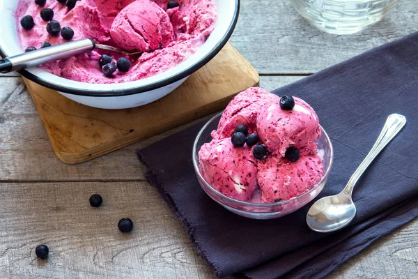 Helado Casero Saludable Plátano Bayas Crudo Vegano Helado Cubierto Con — Foto de Stock