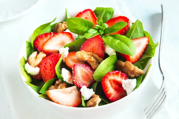 Strawberry Spinach Salad Feta Cheese Walnuts Organic Heathy Diet Vegetarian — Stock Photo, Image