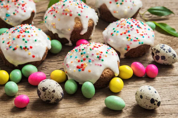 Húsvéti Sütemény Friss Sárgarépa Mini Süteményeket Fehér Krémes Cukor Jegesedés — Stock Fotó