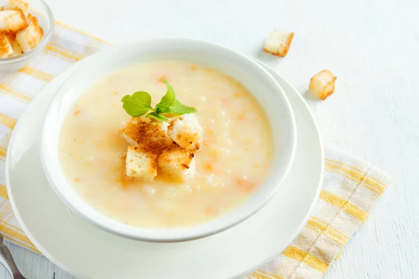 Hausgemachte Gemüsekäsesuppe Mit Croutons Gesunde Ernährung Vegetarisch Frische Bio Sahnesuppe — Stockfoto