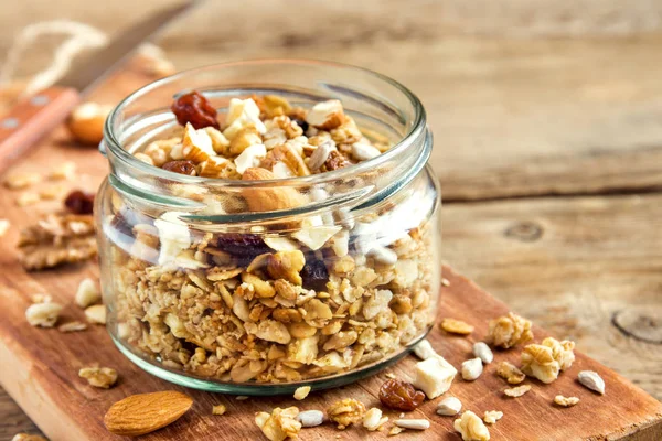 Granola Casera Con Nueces Semillas Frasco Vidrio Para Desayuno Saludable —  Fotos de Stock