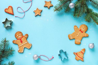 Gingerbread çerezleri Noel kompozisyonu