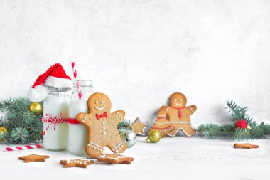 Gingerbread çerezleri Noel kompozisyonu