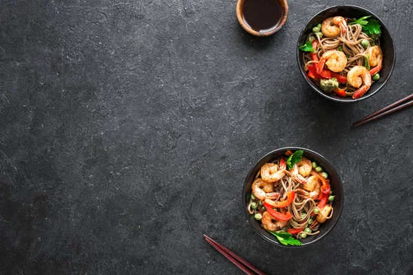 Shrimp soba noodles — 스톡 사진