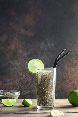 Chia Tohumları Detox Suyu