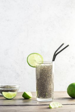Chia Tohumları Detox Suyu