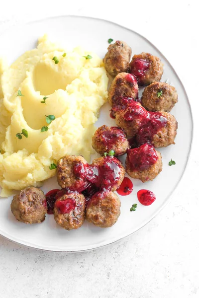 Albóndigas suecas con puré de papa —  Fotos de Stock