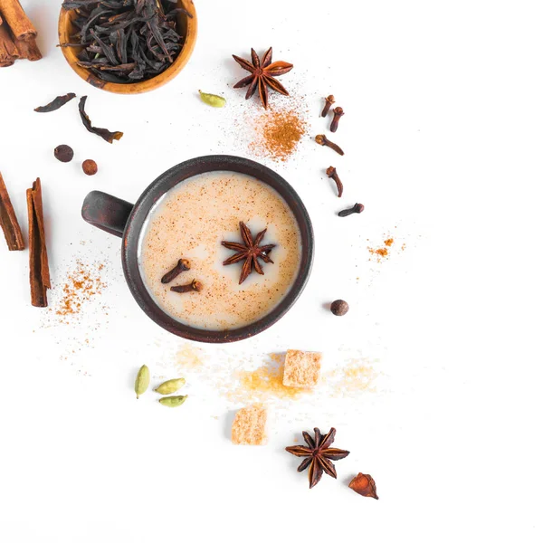 Masala Chai Thee Keramische Beker Met Ingrediënten Traditionele Indiase Kruidige — Stockfoto