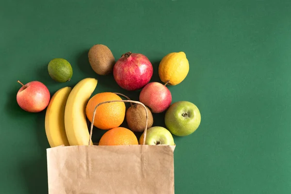 Gyümölcsök Szállítása Egészséges Élelmiszer Háttér Vegán Vegetáriánus Élelmiszer Organikus Gyümölcsök — Stock Fotó