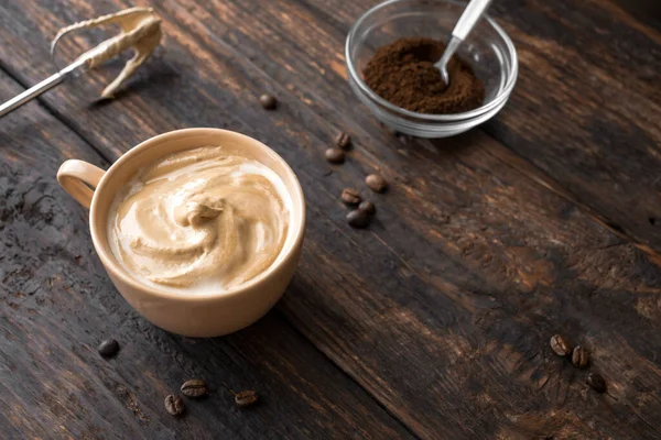 Dalgona Coffee Trendig Corean Recept Vispat Kaffe Omvänd Latte Eller — Stockfoto