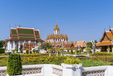 Bangkok, Tayland 'daki Ratchadamnoen Bulvarı' ndaki Wat Ratchanatdaram Tapınağı 'ndaki Loha Prasat ya da demir manastırı.