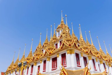 Bangkok, Tayland 'daki Ratchadamnoen Bulvarı' ndaki Wat Ratchanatdaram Tapınağı 'ndaki Loha Prasat ya da demir manastırı.