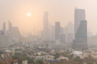 Bangkok iş bölgesinde sağlıksız hava kirliliği, 2,5 Pm toz, sis veya sis, düşük görüş mesafesi