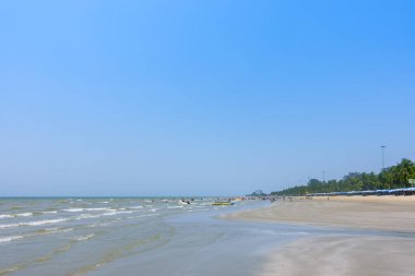 Bang Saen Sahili, Chonburi, Tayland, Bangkok yakınlarındaki yerel turistlerin ünlü plajı.