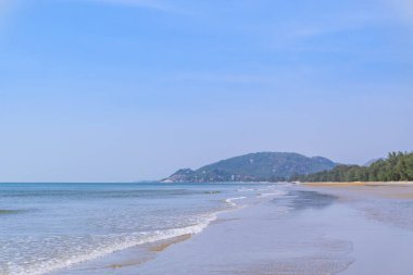 Suan Oğlu Pradiphat ya da Sea Pine ya da Casuarina Park, Hua Hin, Tayland yakınlarındaki huzurlu güzel sahil.