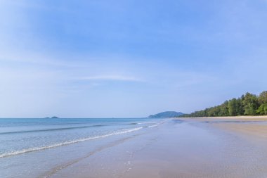 Suan Oğlu Pradiphat ya da Sea Pine ya da Casuarina Park, Hua Hin, Tayland yakınlarındaki huzurlu güzel sahil.