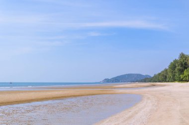 Suan Oğlu Pradiphat ya da Sea Pine ya da Casuarina Park, Hua Hin, Tayland yakınlarındaki huzurlu güzel sahil.