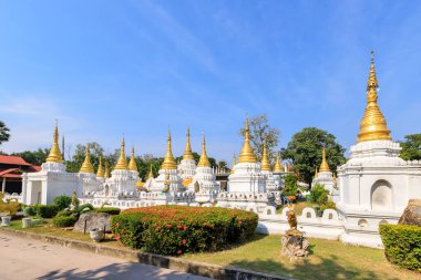 Wat Phra Chedi Sao Lang ya da Tayland Lampang 'daki yirmi pagoda tapınağı.