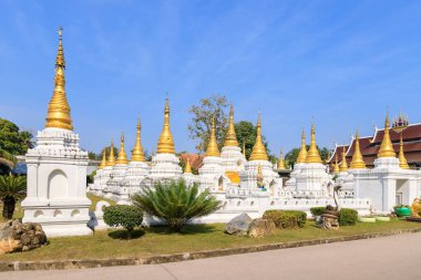 Wat Phra Chedi Sao Lang ya da Tayland Lampang 'daki yirmi pagoda tapınağı.