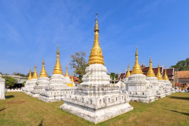 Wat Phra Chedi Sao Lang ya da Tayland Lampang 'daki yirmi pagoda tapınağı.