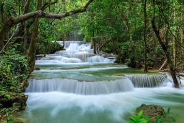Huai Mae Khamin Şelalesi Seviye 1, Khuean Srinagarindra Ulusal Parkı, Kanchanaburi, Tayland