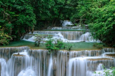 Huai Mae Khamin Şelalesi Seviye 4, Khuean Srinagarindra Ulusal Parkı, Kanchanaburi, Tayland