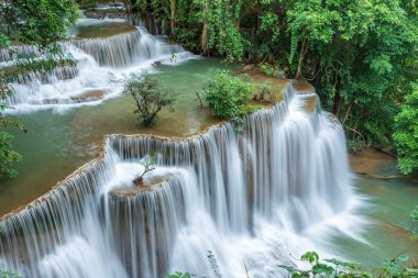Huai Mae Khamin Şelalesi Seviye 4, Khuean Srinagarindra Ulusal Parkı, Kanchanaburi, Tayland