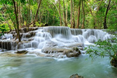 Huai Mae Khamin Şelalesi Seviye 6, Khuean Srinagarindra Ulusal Parkı, Kanchanaburi, Tayland