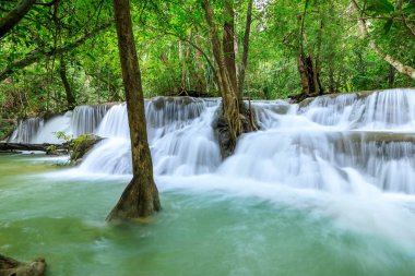 Huai Mae Khamin Şelalesi Seviye 7, Khuean Srinagarindra Ulusal Parkı, Kanchanaburi, Tayland
