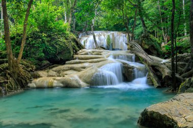 Şelale seviyesi 2, Erawan Ulusal Parkı, Kanchanaburi, Tayland