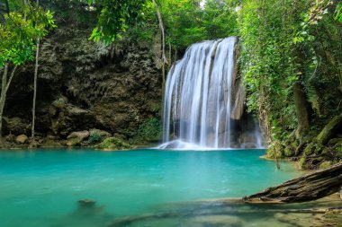 Şelale uçurumu seviye 3, Erawan Ulusal Parkı, Kanchanaburi, Tayland