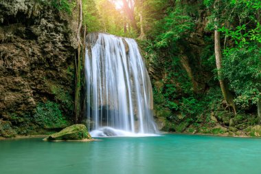 Şelale uçurumu seviye 3, Erawan Ulusal Parkı, Kanchanaburi, Tayland