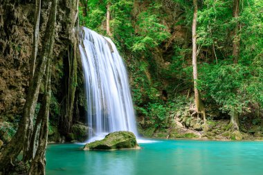 Şelale uçurumu seviye 3, Erawan Ulusal Parkı, Kanchanaburi, Tayland