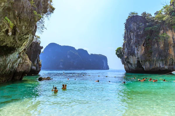 Krabi Tailândia Março 2019 Praia Com Mar Verde Esmeralda Cristalina — Fotografia de Stock
